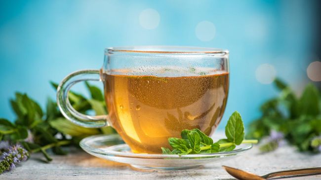 Healthy Drinks That Are Good for Acid Reflux Sufferers